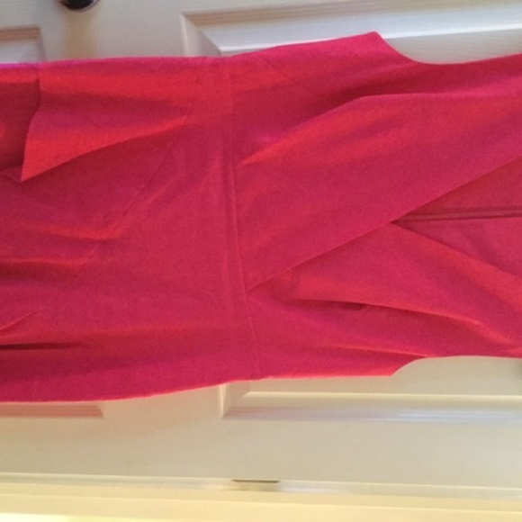 Dresses - Picture 4 of 7